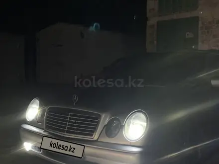 Mercedes-Benz E 200 1995 года за 2 300 000 тг. в Караганда – фото 11