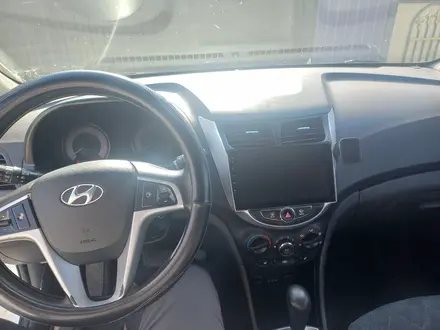 Hyundai Accent 2014 года за 5 216 717 тг. в Атырау – фото 2