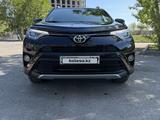 Toyota RAV4 2017 года за 11 500 000 тг. в Караганда