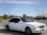 Mercedes-Benz E 240 1998 года за 2 800 000 тг. в Актобе