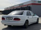 Mercedes-Benz E 240 1998 года за 2 800 000 тг. в Актобе – фото 4