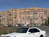 Mercedes-Benz E 240 1998 года за 2 800 000 тг. в Актобе – фото 3