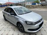 Volkswagen Polo 2015 года за 4 100 000 тг. в Атырау – фото 2