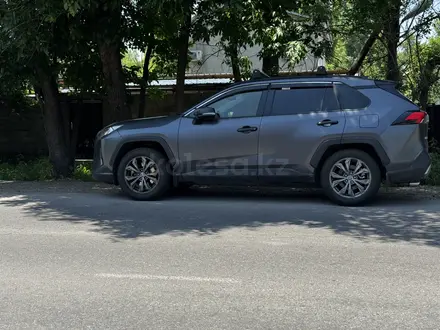 Toyota RAV4 2022 года за 19 500 000 тг. в Алматы – фото 10