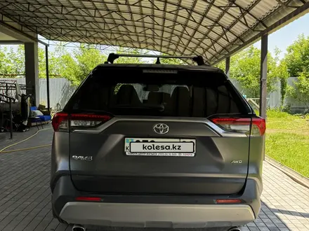 Toyota RAV4 2022 года за 19 500 000 тг. в Алматы – фото 11