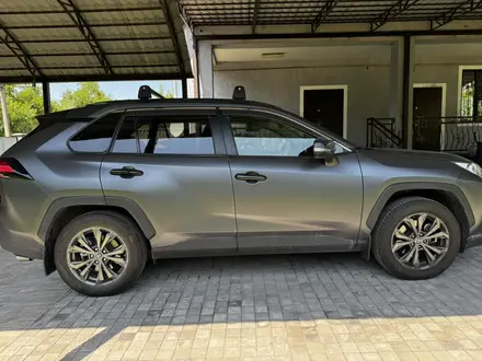 Toyota RAV4 2022 года за 19 500 000 тг. в Алматы – фото 2