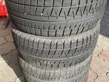 Зимние шины 215 50 17 бриджестоун за 45 000 тг. в Алматы