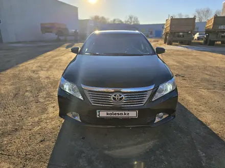 Toyota Camry 2013 года за 8 500 000 тг. в Актобе – фото 3