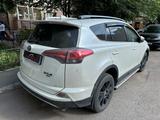 Toyota RAV4 2017 годаfor13 550 000 тг. в Астана – фото 4