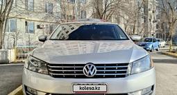 Volkswagen Passat 2013 года за 4 200 000 тг. в Актобе – фото 2