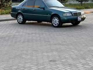 Mercedes-Benz C 230