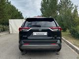 Toyota RAV4 2022 года за 16 500 000 тг. в Астана – фото 2