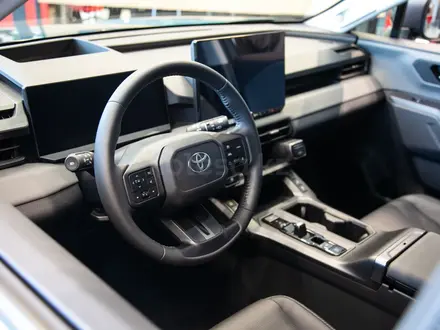 Toyota RAV4 2026 года за 28 390 000 тг. в Алматы – фото 5
