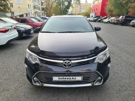 Toyota Camry 2015 года за 12 950 000 тг. в Астана – фото 2