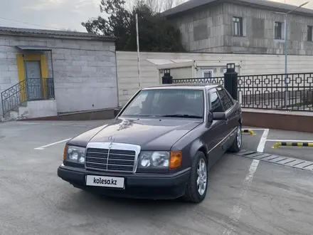 Mercedes-Benz E 260 1993 года за 1 600 000 тг. в Алматы – фото 2