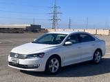 Volkswagen Passat 2013 года за 5 600 000 тг. в Актау