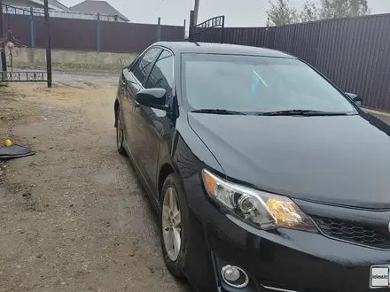 Toyota Camry 2012 года за 5 300 000 тг. в Актобе – фото 2