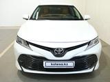 Toyota Camry 2021 года за 14 900 000 тг. в Актобе – фото 5