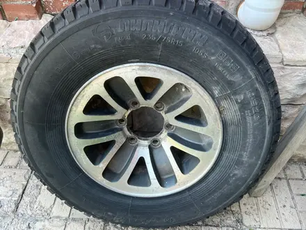 Шины с дисками Пилигрим, 235/75 R15 за 100 000 тг. в Темиртау