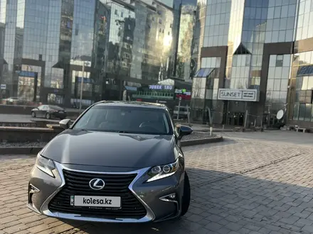 Lexus ES 300h 2015 года за 13 000 000 тг. в Алматы