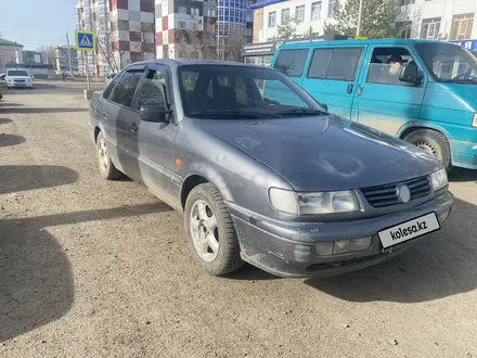 Volkswagen Passat 1994 года за 1 300 000 тг. в Уральск – фото 2