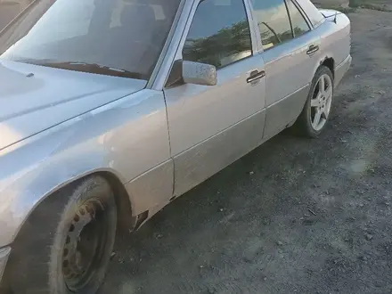 Mercedes-Benz E 260 1992 года за 900 000 тг. в Балхаш – фото 3