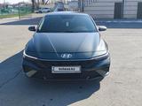 Hyundai Elantra 2023 года за 9 200 000 тг. в Караганда – фото 2