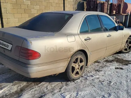 Mercedes-Benz E 200 1997 года за 1 750 000 тг. в Костанай – фото 2