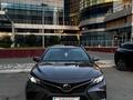 Toyota Camry 2018 года за 12 500 000 тг. в Атырау – фото 2