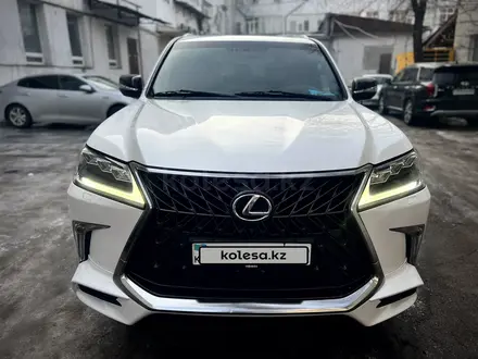 Lexus LX 570 2018 года за 42 500 000 тг. в Алматы – фото 2