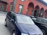 Volkswagen Touran 2005 года за 3 500 000 тг. в Алматы – фото 4