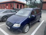 Volkswagen Touran 2005 года за 3 500 000 тг. в Алматы – фото 3