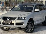 Volkswagen Touareg 2004 года за 5 050 000 тг. в Семей