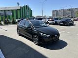 Hyundai i20 2023 года за 6 590 000 тг. в Семей – фото 2