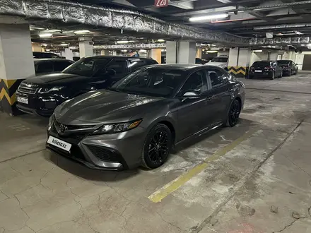 Toyota Camry 2021 года за 14 900 000 тг. в Астана – фото 7