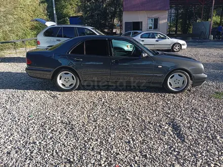 Mercedes-Benz E 280 1996 года за 3 000 000 тг. в Талдыкорган – фото 8