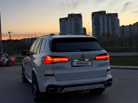 BMW X5 2023 года за 52 000 000 тг. в Астана – фото 2