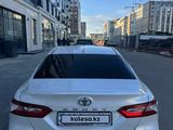 Toyota Camry 2020 года за 12 800 000 тг. в Астана – фото 3