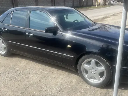 Mercedes-Benz E 320 2000 года за 4 600 000 тг. в Тараз – фото 3