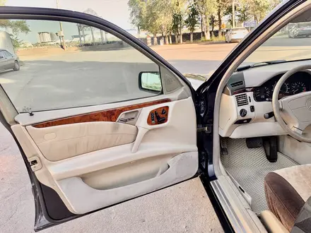 Mercedes-Benz E 320 1998 года за 3 300 000 тг. в Атырау – фото 7