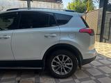 Toyota RAV4 2018 года за 14 000 000 тг. в Шымкент – фото 5
