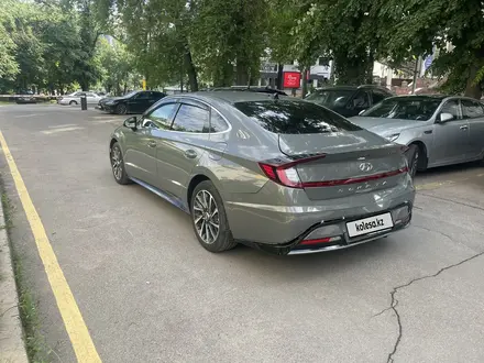 Hyundai Sonata 2022 года за 11 800 000 тг. в Алматы – фото 3