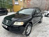 Volkswagen Touareg 2005 года за 4 500 000 тг. в Астана