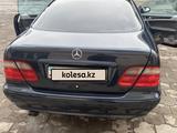 Mercedes-Benz CLK 200 2001 года за 3 100 000 тг. в Караганда – фото 3