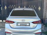 Hyundai Accent 2018 года за 6 850 000 тг. в Шымкент – фото 3
