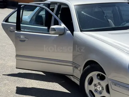 Mercedes-Benz E 320 2000 года за 4 200 000 тг. в Шымкент – фото 6