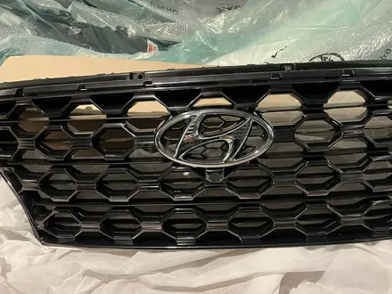 Решетка радиатора на Hyundai Santa Feүшін50 000 тг. в Алматы – фото 2