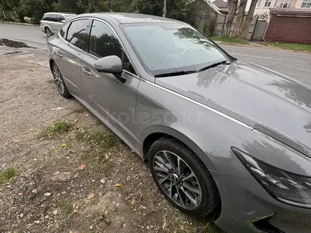 Hyundai Sonata 2022 года за 14 000 000 тг. в Тараз – фото 2