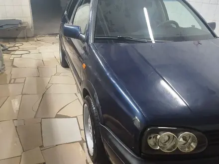 Volkswagen Golf 1993 года за 1 700 000 тг. в Алматы – фото 2