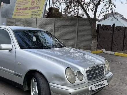 Mercedes-Benz E 280 1998 года за 2 400 000 тг. в Тараз – фото 4